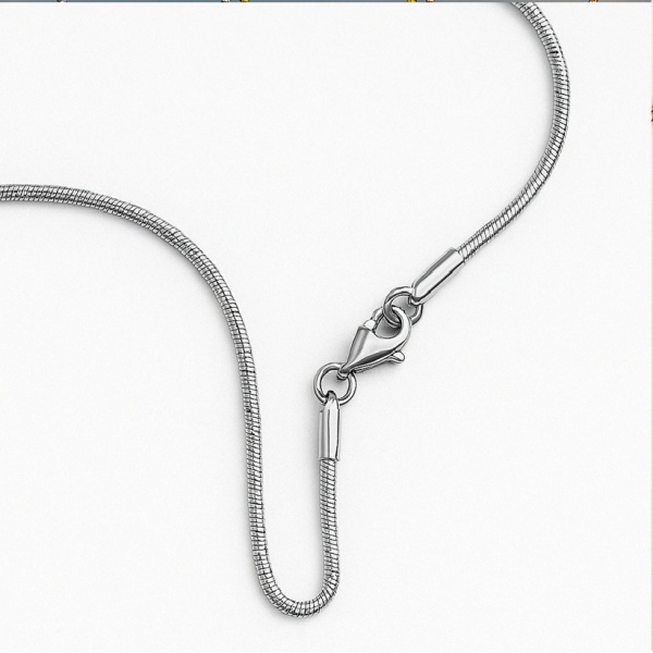 Zilverkleurige roestvrijstalen snake chain ketting van 55 cm met karabijnsluiting