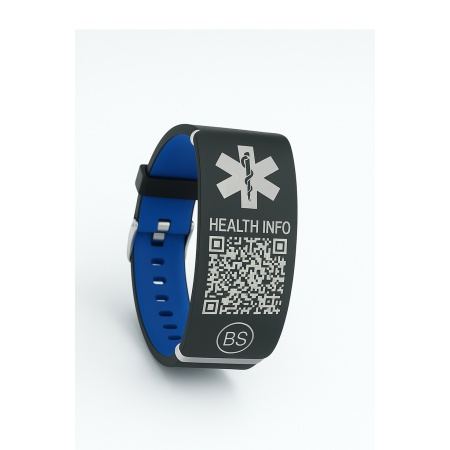 Blauwe medische armband met QR-code en zwarte metalen plaat – BeSafeCharm